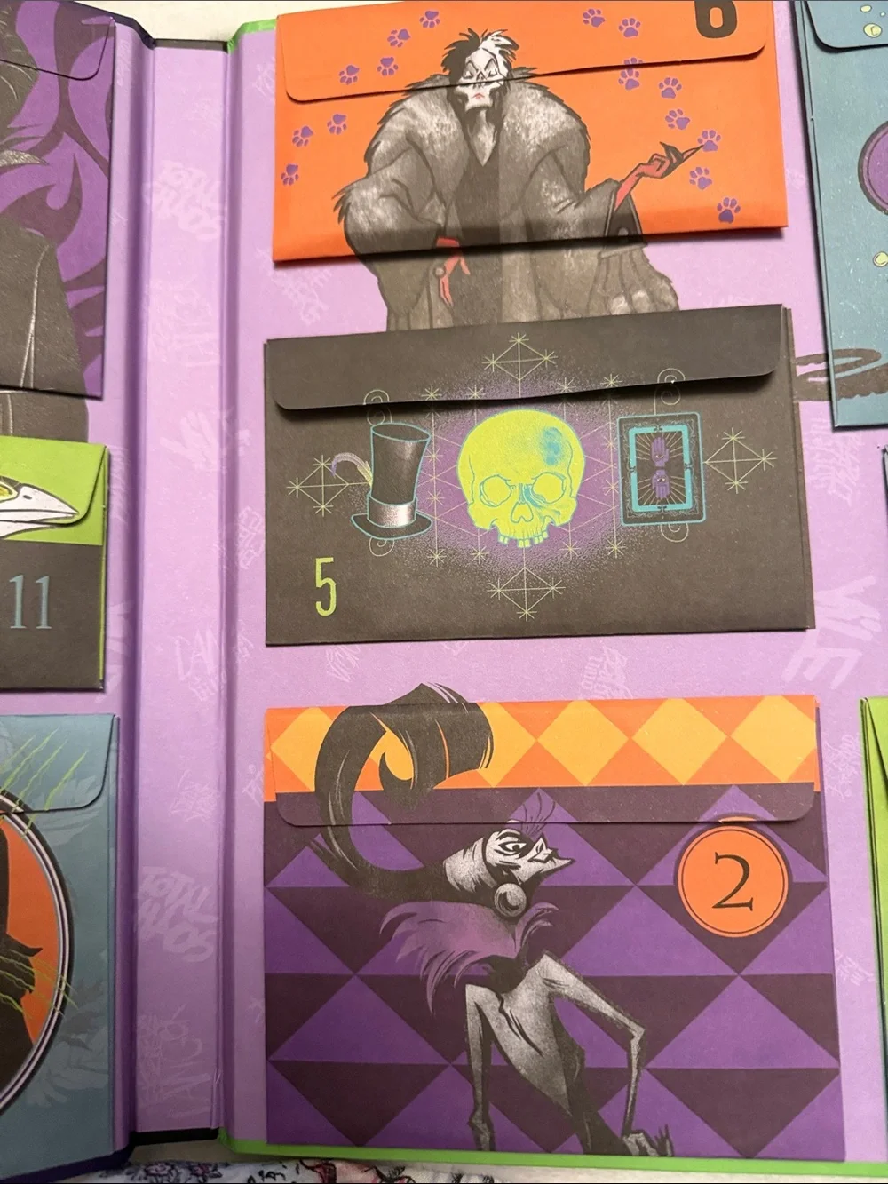 Disney Villains Halloween Book-13 Mystery Pockets packed w/ goodies/games/gifts!